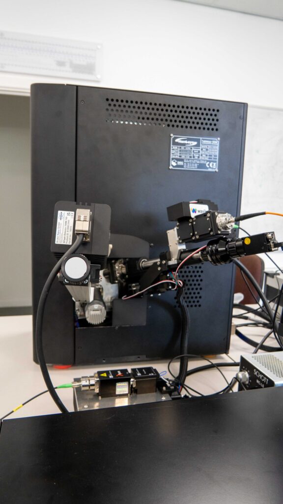 Bruker XFlash EDS detector, EBSD camera and Waviks Raman optics integrated on the SNE-Alpha tabletop SEM column