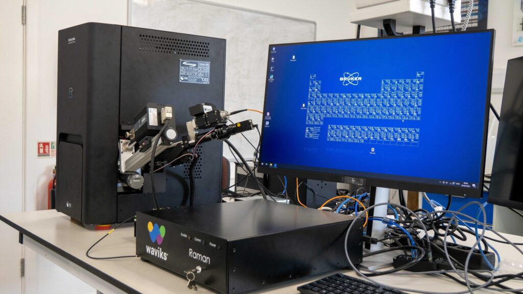 SNE-Alpha tabletop SEM with Bruker EDS, EBSD and Waviks Raman in one workstation